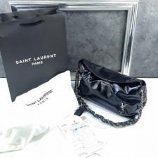 (국내) YS 생로랑 24SS YSL 모노그램 로고 펜던트 페이던트 레더 숄더백 블랙