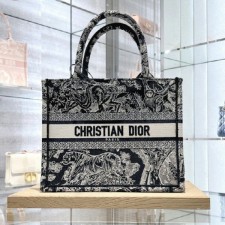 (국내) [EVENT] DO 디올 트왈 드 주이 리버스 자수 북토트 뉴스몰 / DI*R TOILE DE JOUY REVERSE BOOK TOTE NEW SMALL BAG [M1265ZRGO]